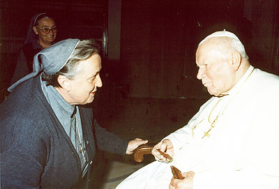 Ostatnie spotkanie m. Jolanty Olech z Ojcem Świętym po jej powrocie z Tanzanii 19 XII 2004